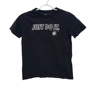 Nike Kids Graphic T-Shirt Medium